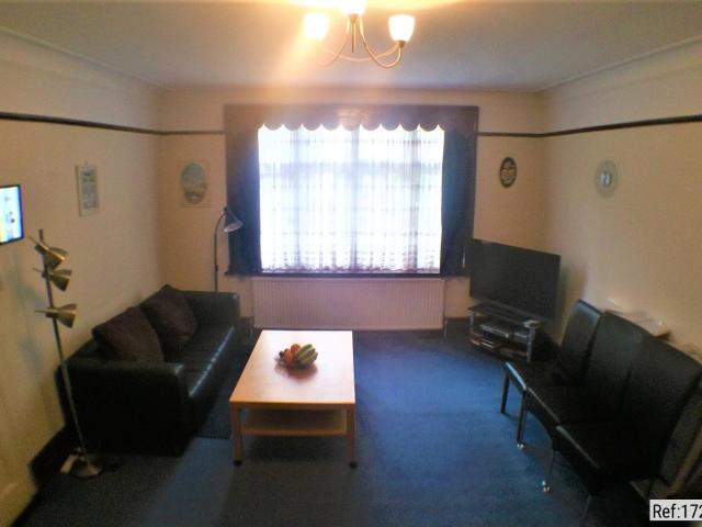 3 bed Semi detached in Gainsborough Gardens Goldeers Green, London, NW11 9BJ