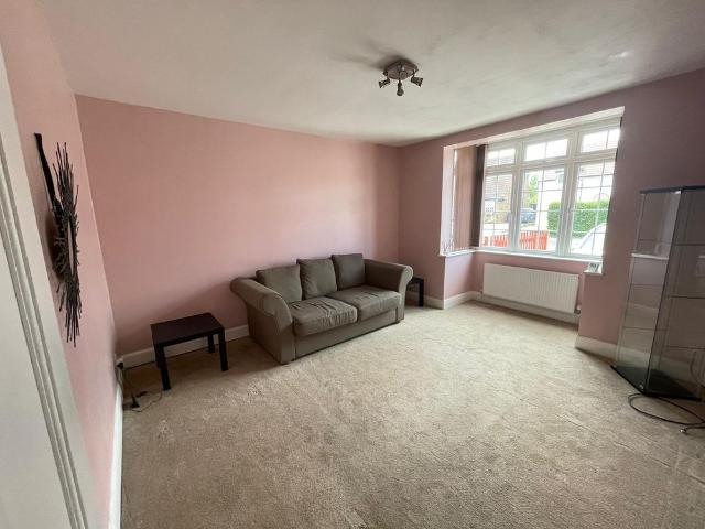 3 bed Semi detached in West street, Carshalton, SM5 2NR