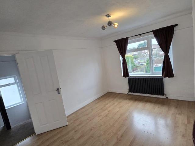 3 bed Semi detached in Worplesdon Road, Guildford, GU2 9RS