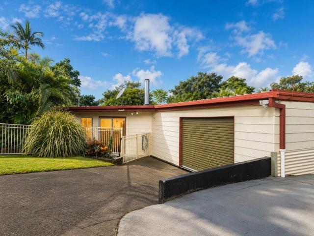 3 Bed + Spacious Family MPR Living on a Generous Block in a Convenient Hillcrest Location