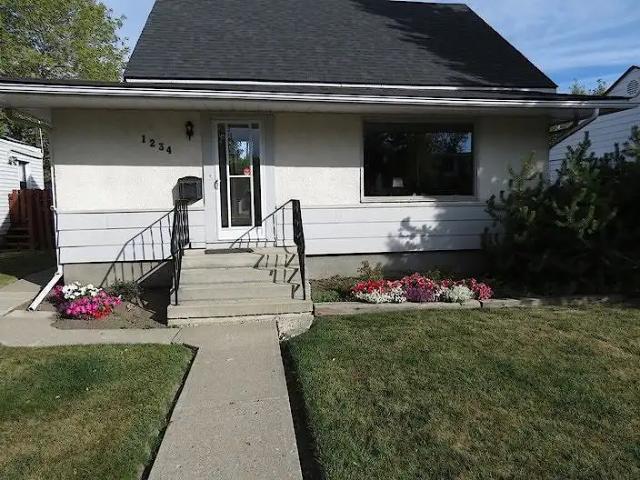 3 Bedrm INNER CITY Main Floor Includes: Garage, Utilities & Private Laundry