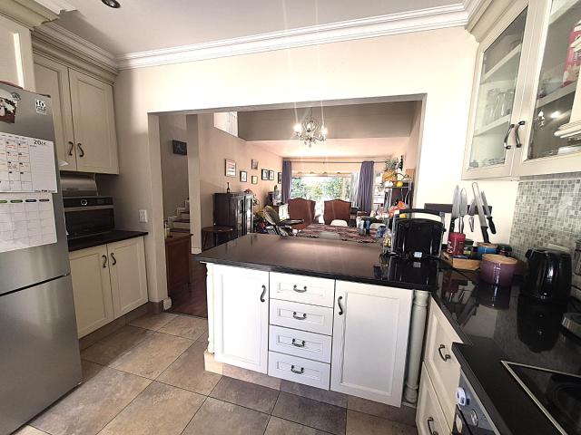 3 BedroomTownhouse For Rent inEpsom Downs