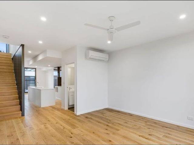 3 bedroom, 3 bathroom townhouse