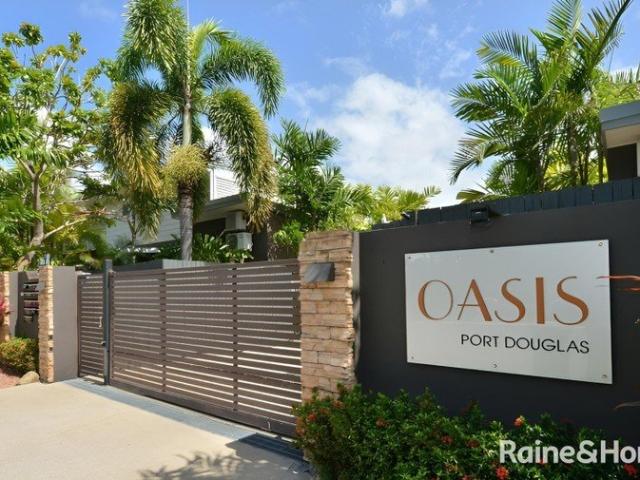 3 BEDROOM: 3 BATHROOM: TOWNHOUSE: FULLY FURNISHED: POOL