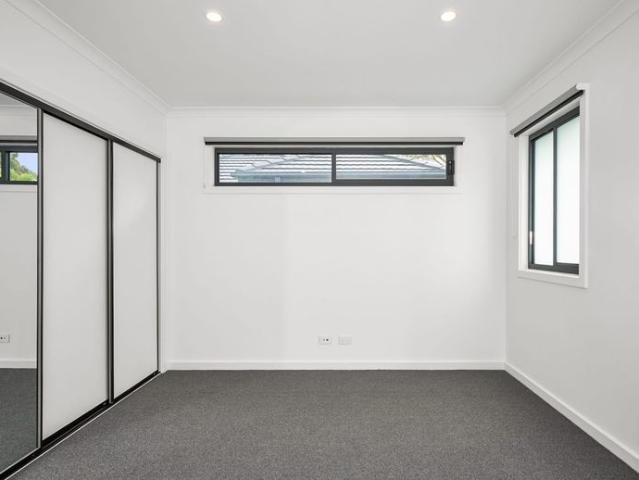 3 Bedroom, 3 Bathroom Townhouse in Mooroolbark