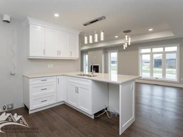 3 Bedroom, 3 Bathroom Home with Fully Finished Basement For Rent in Chatham