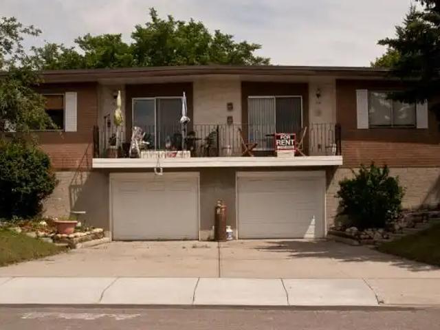3 Bedroom 1/2 duplex in HUNTINGTON HILLS
