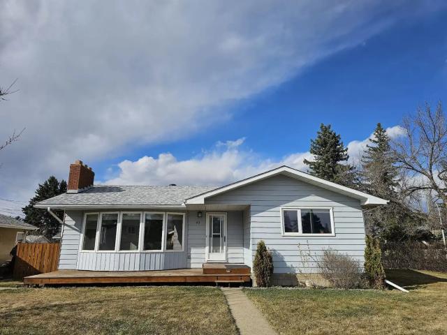 3 bedroom 1.5 Bath Broxton Park Spruce Grove