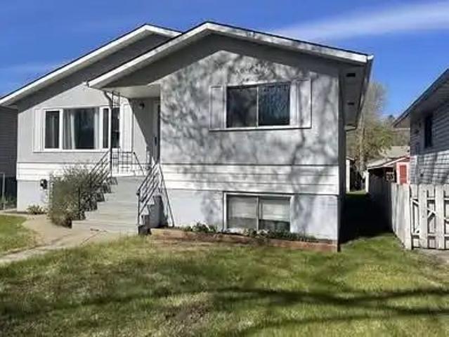 3 Bedroom 1 Bath Main Suite in Mature Neighbourhood — 3 Bedrooms Main Floor