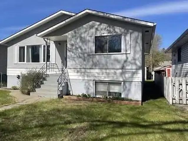 3 Bedroom 1 Bath Main Suite in Mature Neighbourhood