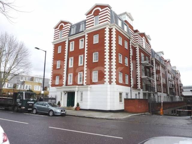 3 Bedroom, 1 bath, 1 reception Flat