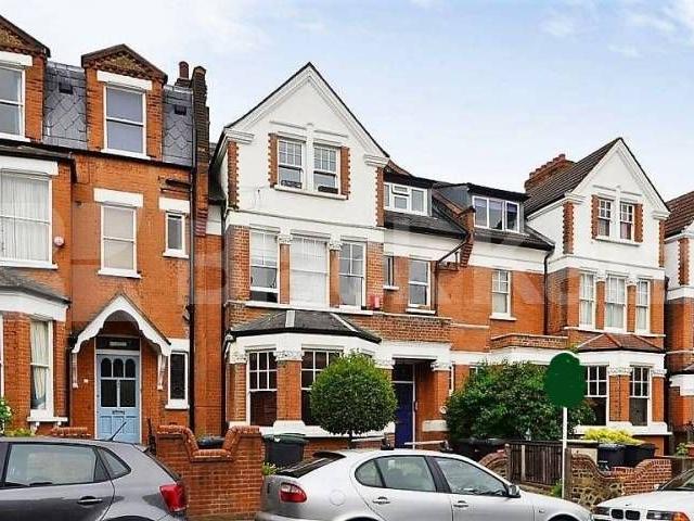 3 BED GARDEN FLAT!