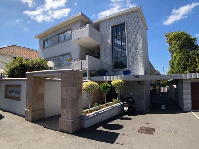 3 Bedroom 1 Bathroom Apartment in Kenilworth
