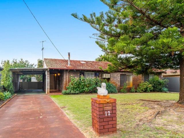 3 bedroom, 1 bathroom brick and tile home with functional layout located close to the river, shops