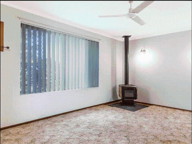 3 bedroom, 1 bathroom brick and tile home with functional layout located close to the river, shops, Health Campus, Train Station and freeway