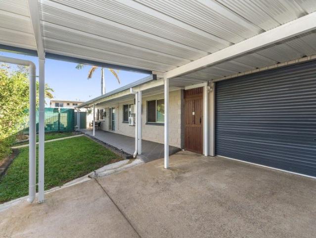 3 Bedroom 1 Bathroom Home in Deeragun!
