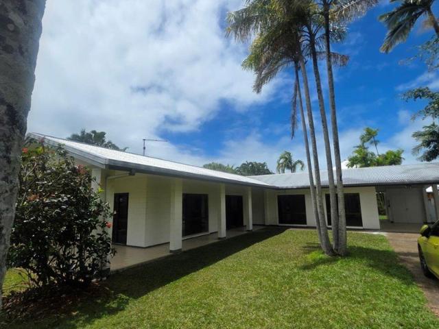 3 Bedroom 1 bathroom home Palm Cove