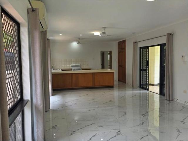 3 Bedroom 1 bathroom home Palm Cove