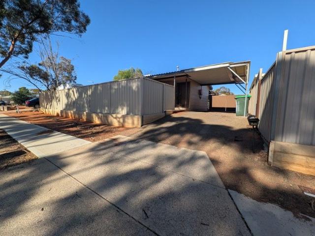 3 Bedroom, 1 Bathroom Home with 6kw Solar & Split Systems Throughout