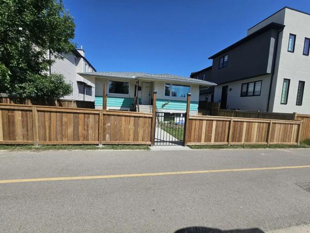 3 Bedroom, 1 Bathroom Killarney Main Floor Suite