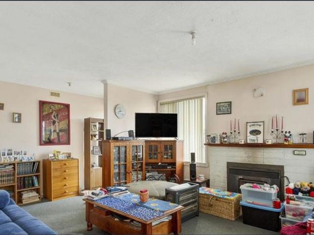 3 Bedroom, 1bthroom House with sunroom