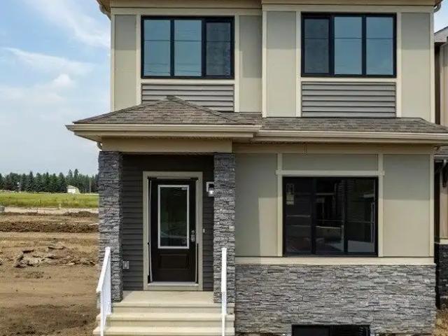 3 bedroom & 2.5 bath house available from September 21 located in new community