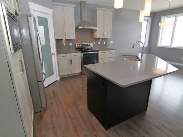 3 Bedroom | 2.5 Bathroom | A 3 Bedroom Apartment for Rent at 331 Kolynchuk Manor, Saskatoon, SK S7T 0W3 Stoneridge