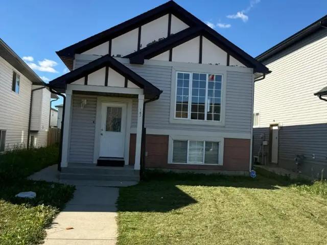 3 Bedroom 2 Bath Main Floor for Rent in Taradale NE | Ensuite Bath