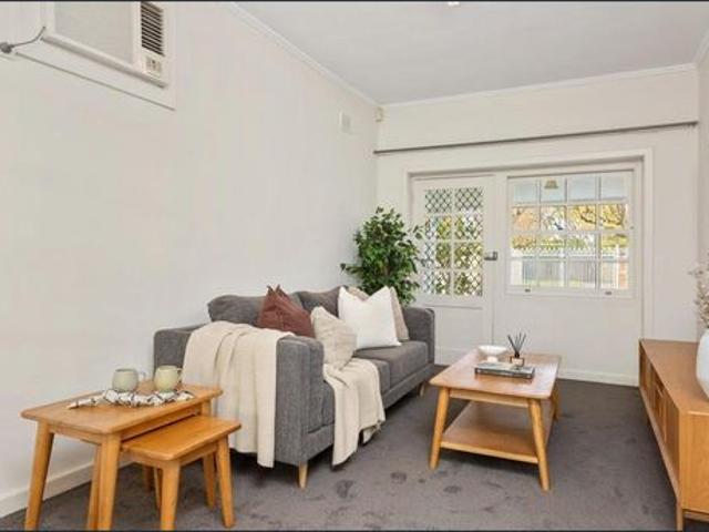 3 bedroom 2 bath family house in Westbourne Park