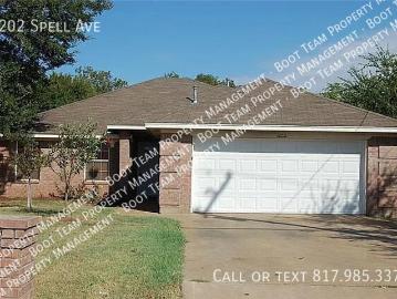 3 Bedroom, 2 Bath Home in Cleburne, TX!