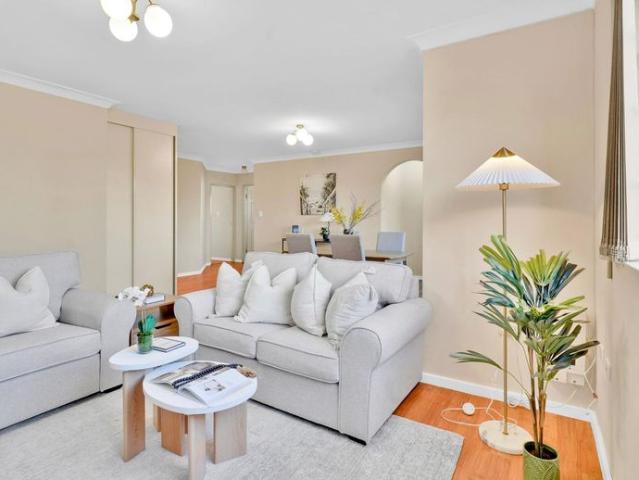 3 Bedroom, 2 Bath in Modern Apartment super convenient location