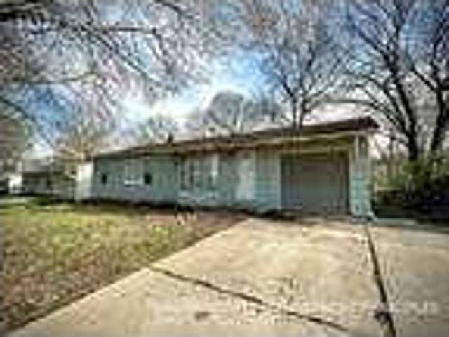3 Bedroom 2 Bath In Grandview MO 64030