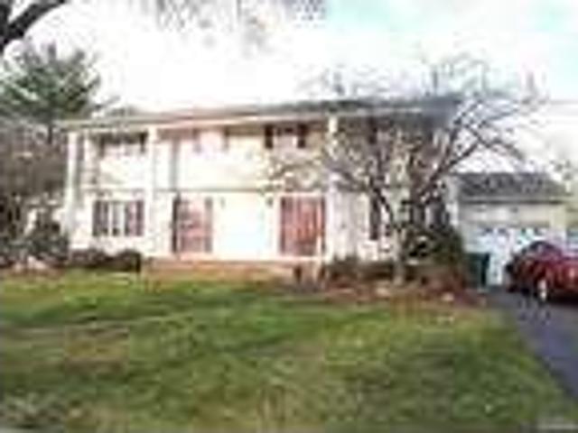3 Bedroom 2 Bath In Paramus New Jersey 07652