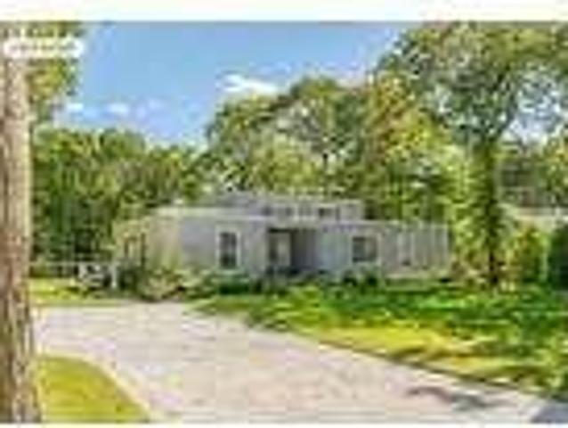 3 Bedroom 2 Bath In Quogue NY 11959