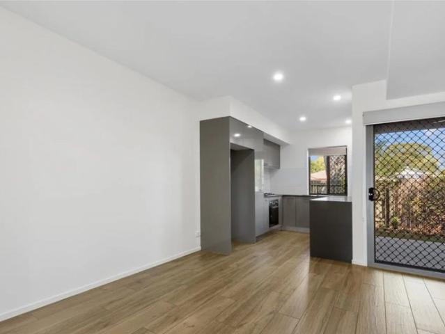 3 BEDROOM, 2 BATH + POWDER ROOM, DLUG