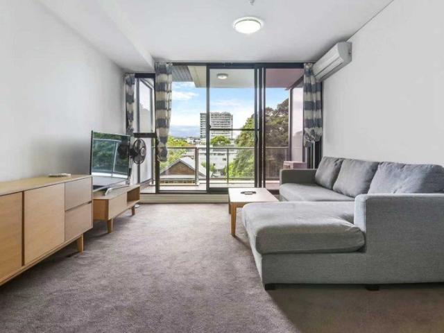 3 bedroom 2 bathroom 1 carspace split level apartment in Zetland