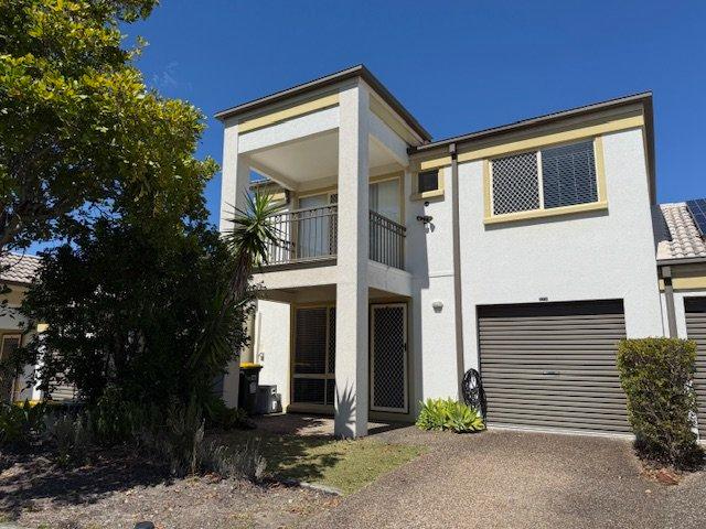 3 Bedroom/ 2 Bathroom Townhouse in Sought After Location