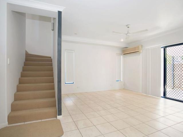 3 BEDROOM 2 BATHROOM TOWNHOUSE IN PRIME LOCATION