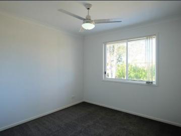 FOUR BEDROOM, 3 BATHROOM AIRCONDITIONED TOWNHOUSE PERFECTLY LOCATED IN CENTRAL OXLEY