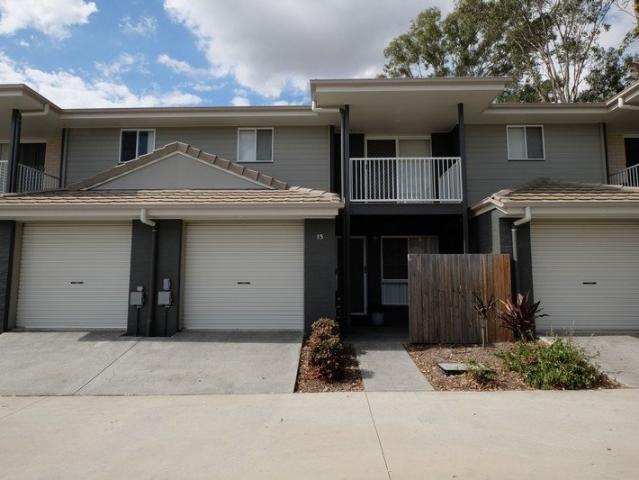 3 BEDROOM, 2 BATHROOM AIRCONDITIONED TOWNHOUSE PERFECTLY LOCATED IN CENTRAL OXLEY