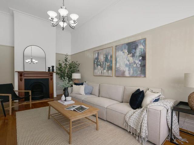3 Bedroom, 2 Bathroom Central Home