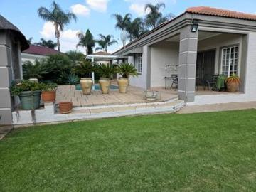 House for sale in Amberfield - Swimming pool