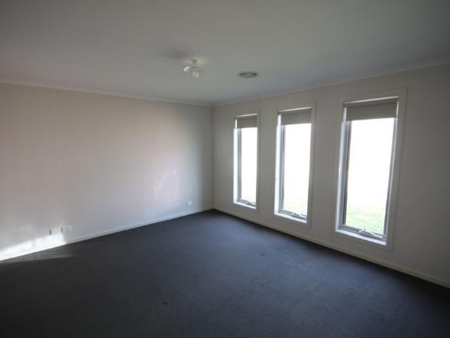 3 BEDROOM 2 BATHROOM HOME IN QUIET COURT