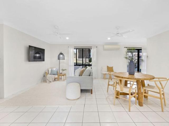 3 Bedroom, 2 Bathroom Home with Separate Studio Retreat and Shed!