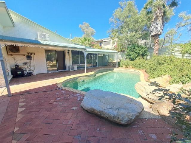 3 BEDROOM, 2 BATHROOM HOUSE IN ARALUEN WITH POOL
