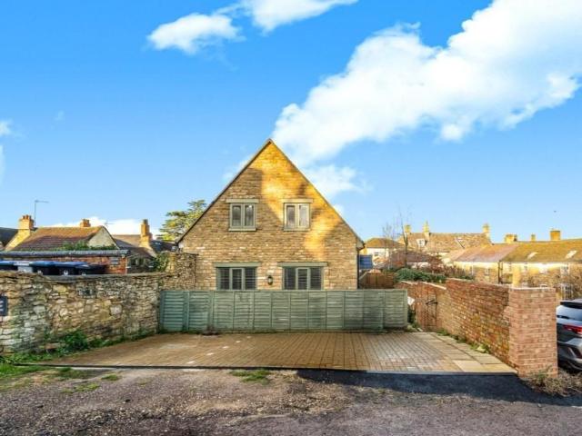 3 bedroom detached house to rent