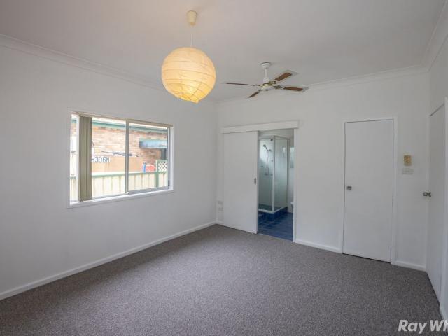 3 BEDROOM COTTAGE WITH SPACIOUS YARD!