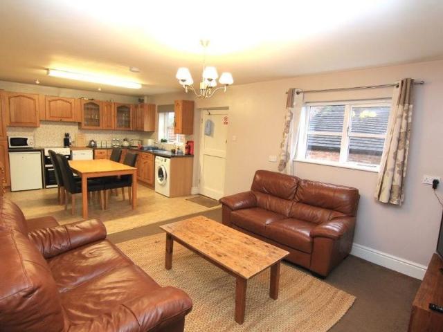 3 Bedroom Cottage, Chester