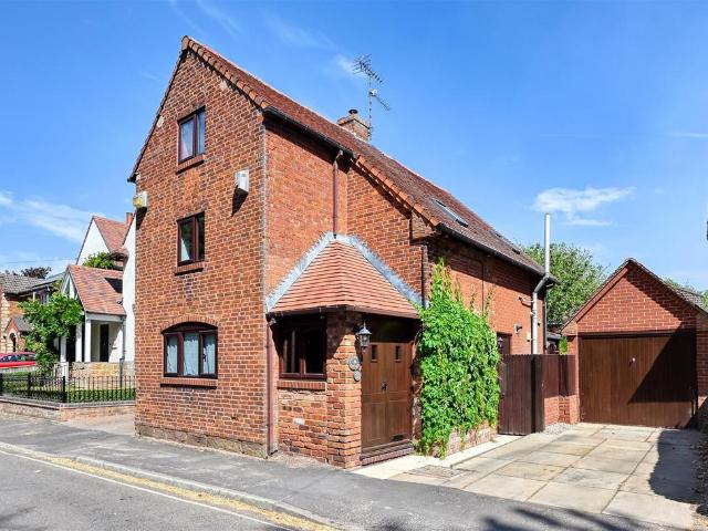 3 bedroom cottage for sale