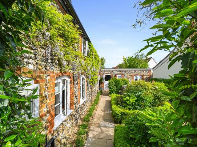 3 bedroom cottage for sale